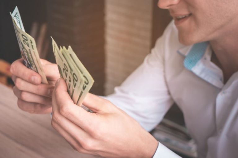 How Narcissists Use Money to Manipulate and Control Victims